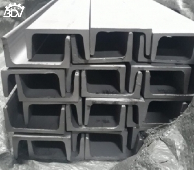 U ĐÚC INOX 53 X 120 X 53 X 6.0 X 6000