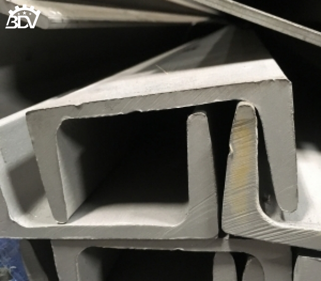 U ĐÚC INOX 304 35 X 60 X 35 X 5.0 X 6000